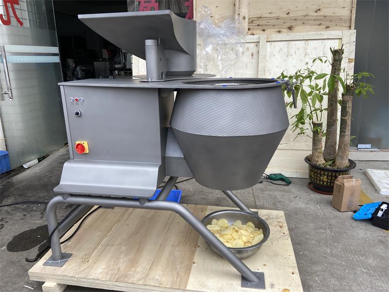 土豆切波紋薯片機(jī)與芋頭切片機(jī)是同一臺(tái)，可以一機(jī)多用的高產(chǎn)設(shè)備